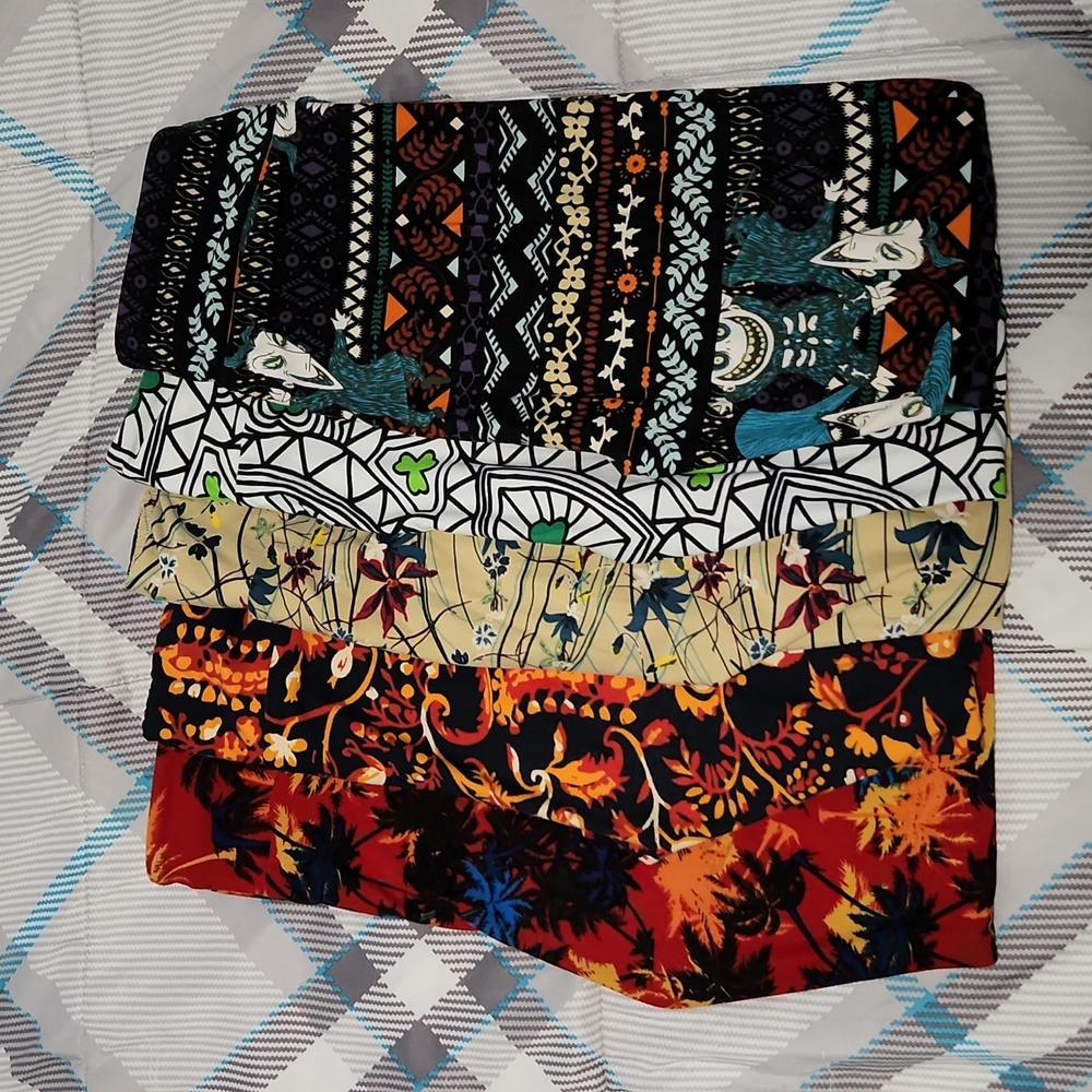 5 pair of LuLaRoe OneSize leggings